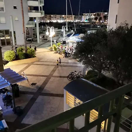 Vue Sur Port Apartment